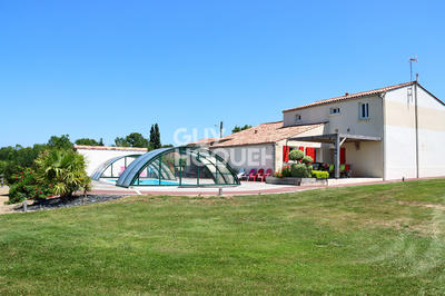 Maison - 225 m² - 9 pièces