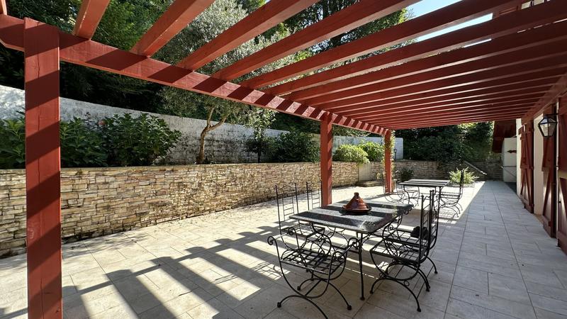 Maison - 265 m² - 7 pièces