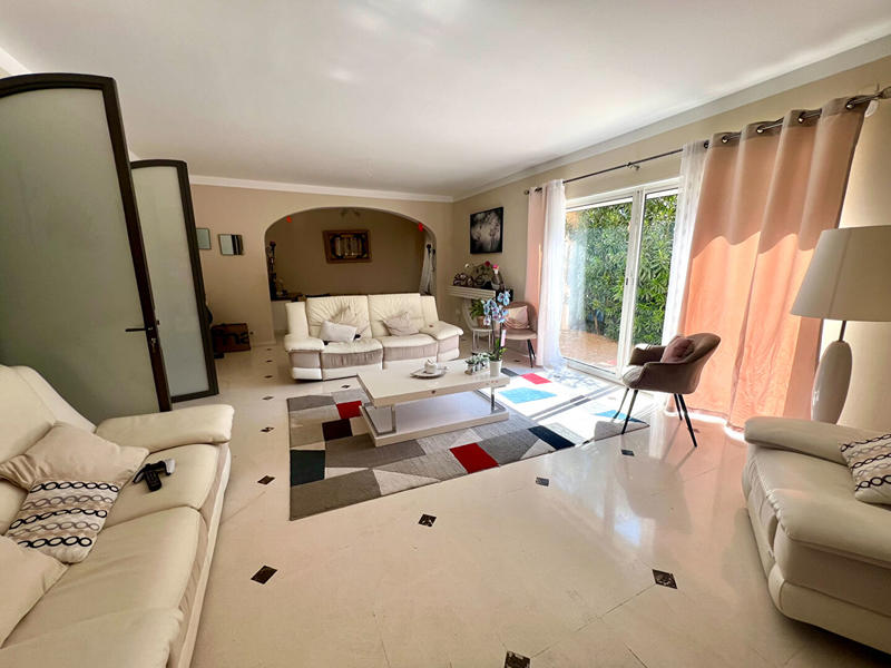 Maison - 230 m² - 8 pièces