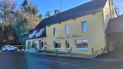 Maison - 275 m² - 12 pièces