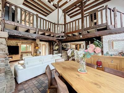 Maison - 162 m² - 9 pièces