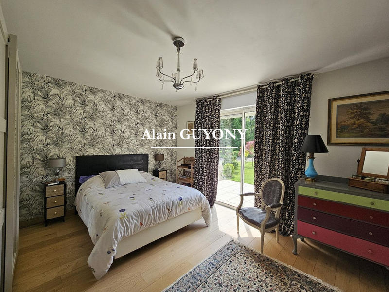 Maison traditionnelle - 249 m² - 7 pièces