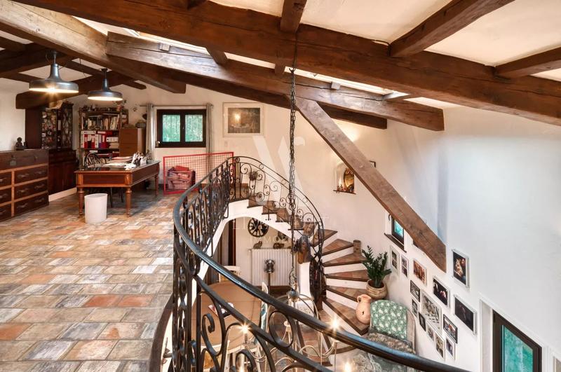 Villa - 350 m² - 5 pièces