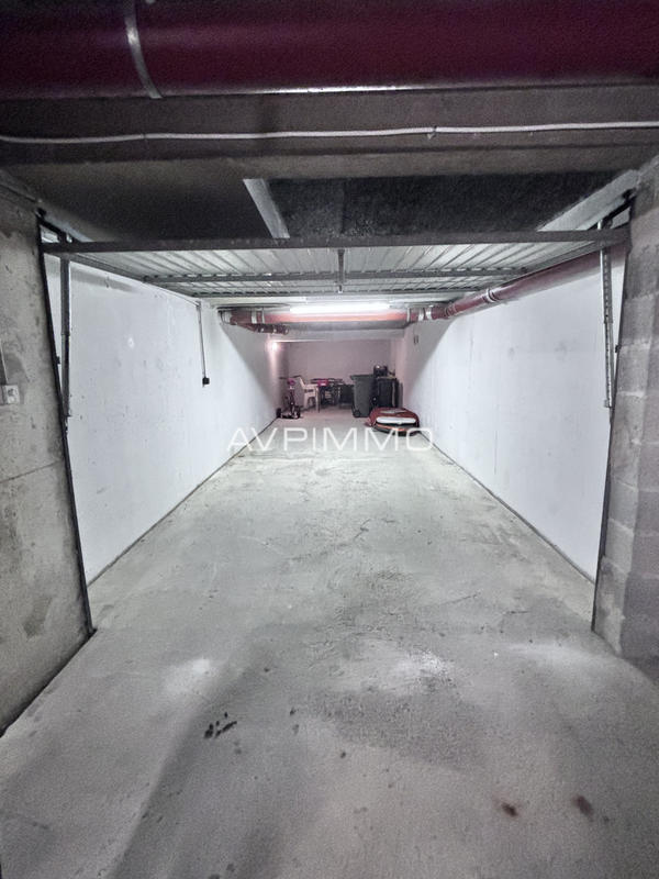 Parking / Garage - 39 m²