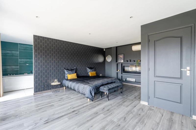 Maison - 225 m² - 8 pièces