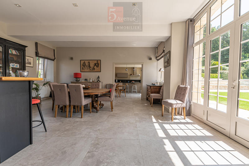 Maison - 400 m² - 8 pièces