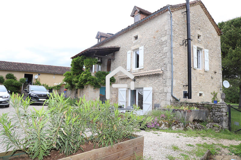 Maison - 474 m² - 15 pièces