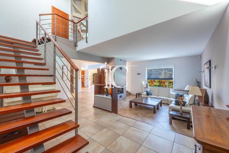 Maison - 260 m² - 6 pièces