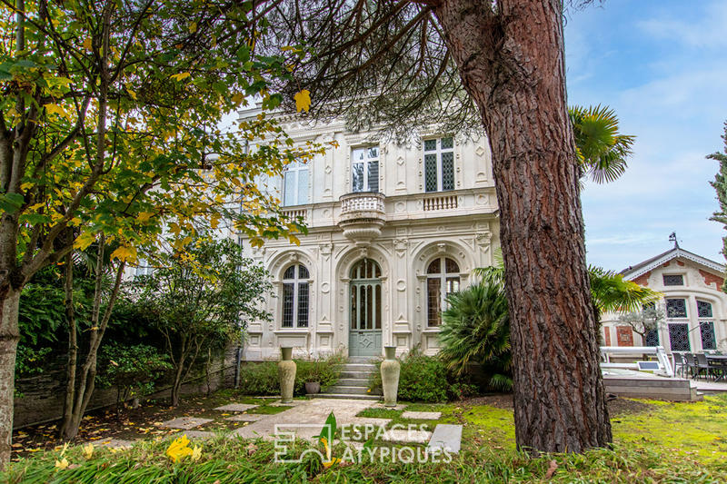 Demeure - 225 m² - 10 pièces