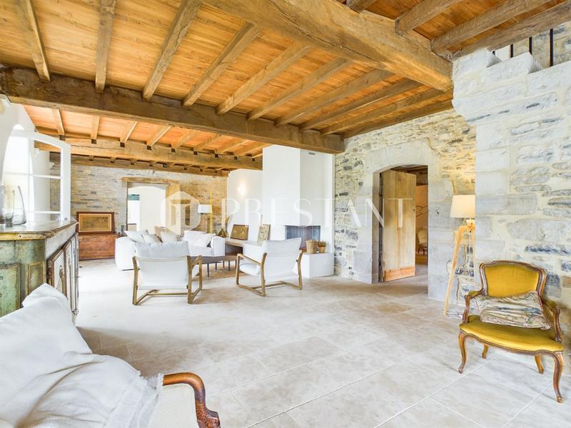 Maison - 410 m² - 10 pièces