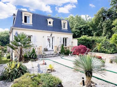 Pavillon - 240 m² - 8 pièces