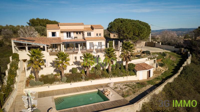 Villa - 222 m² - 8 pièces