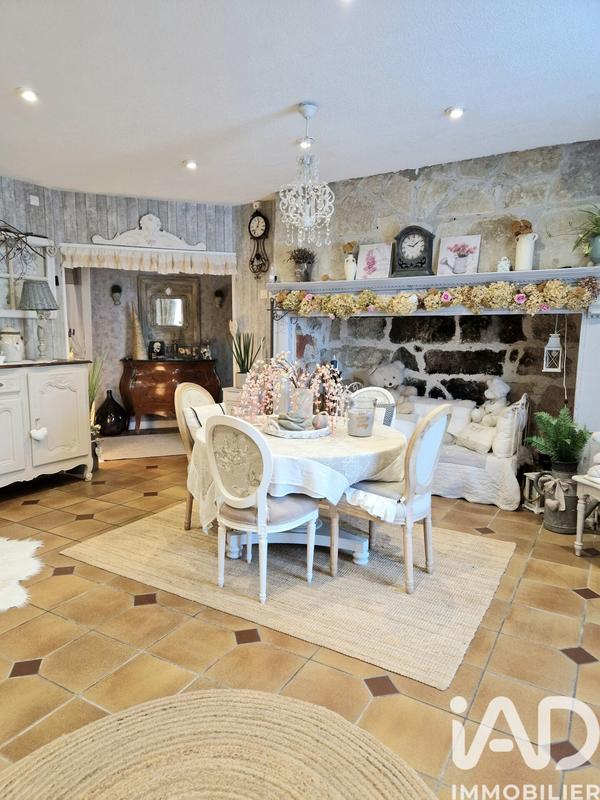 Maison - 1 300 m² - 20 pièces