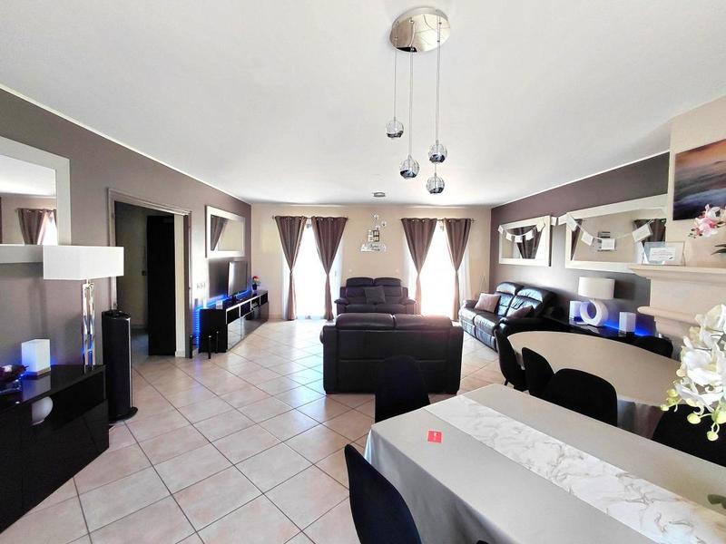 Maison - 250 m² - 7 pièces