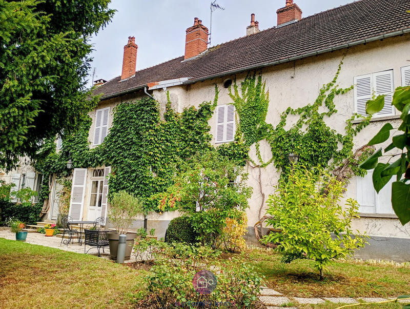 Maison - 390 m² - 11 pièces