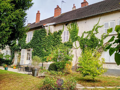 Maison - 390 m² - 11 pièces