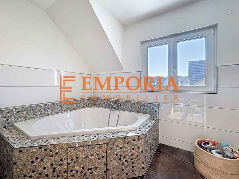 Maison - 280 m² - 8 pièces