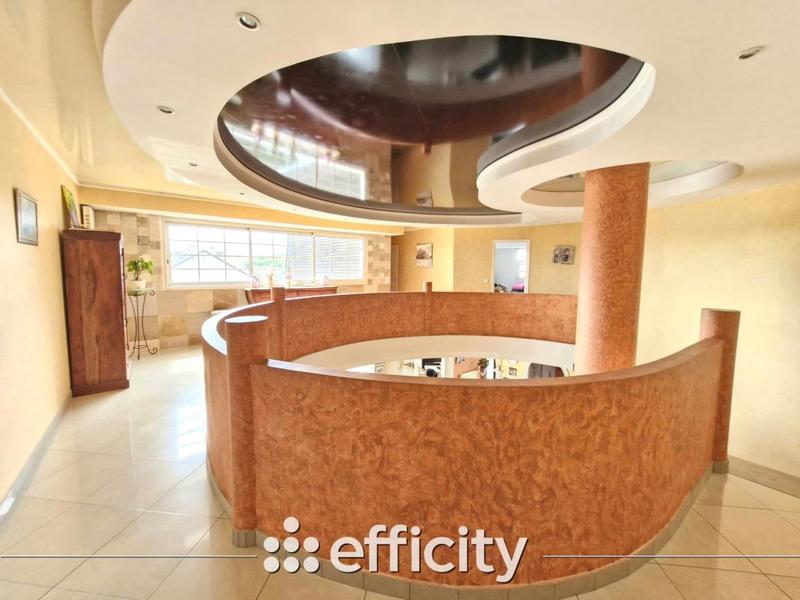 Maison - 242 m² - 6 pièces