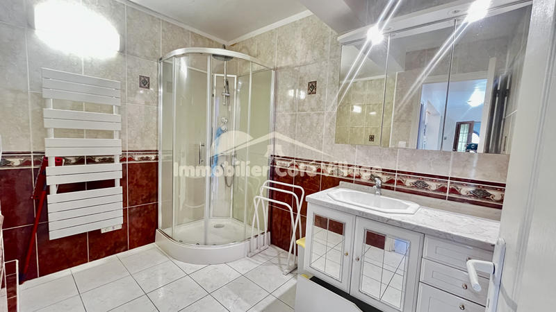 Propriété - 208 m² - 8 pièces