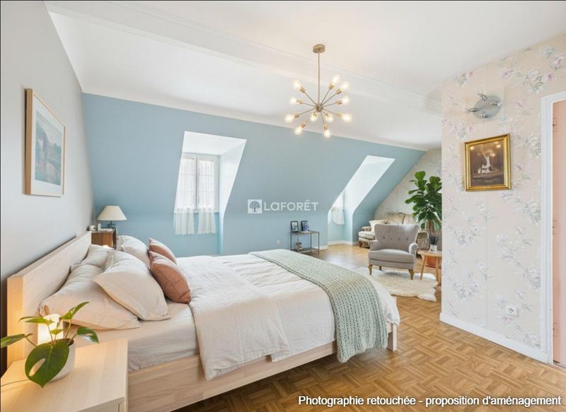 Maison traditionnelle - 215 m² - 9 pièces