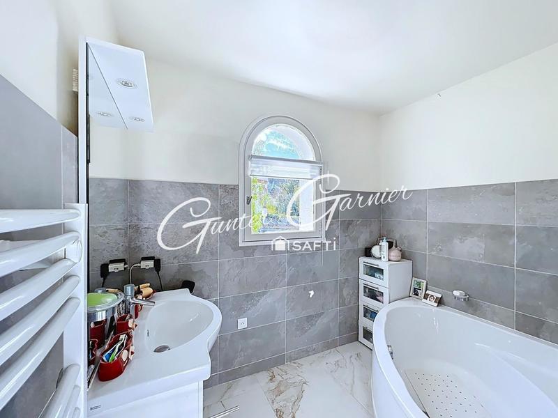 Maison - 90 m² - 3 pièces