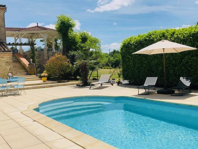 Maison - 300 m² - 8 pièces