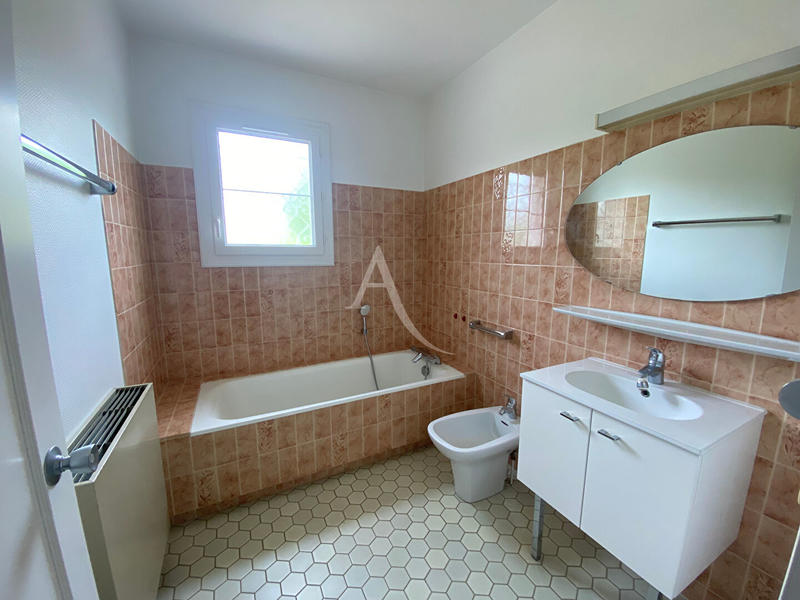 Maison - 260 m² - 9 pièces