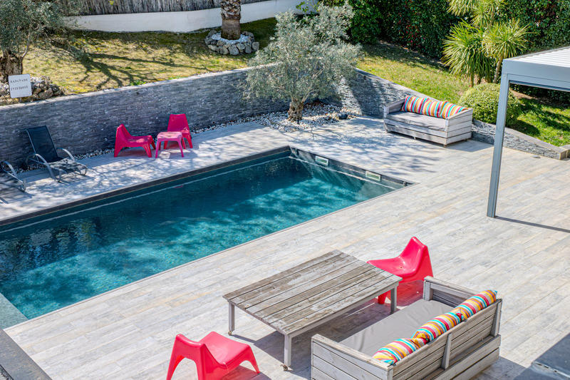 Maison - 325 m² - 8 pièces