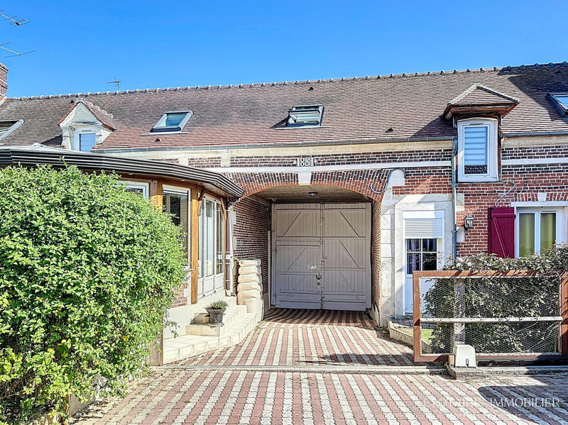 Maison - 200 m² - 10 pièces