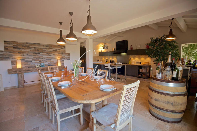 Propriété - 285 m² - 8 pièces