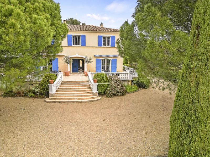 Villa - 248 m² - 8 pièces