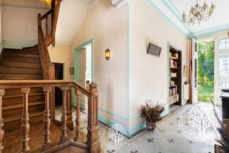 Maison - 435 m² - 16 pièces