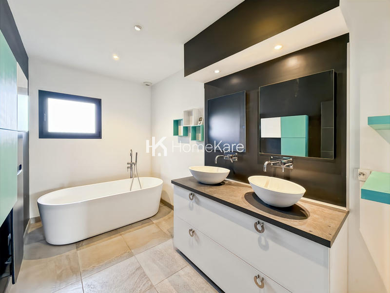 Maison - 140 m² - 5 pièces