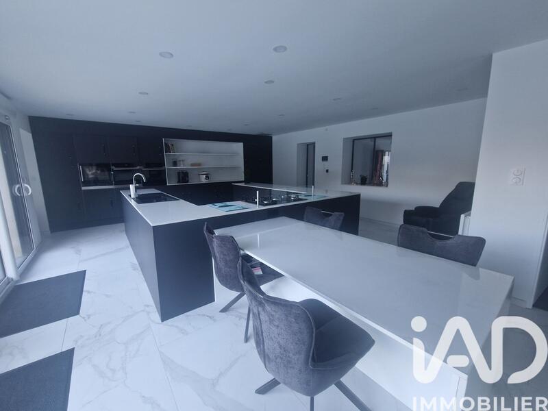 Maison - 515 m² - 16 pièces