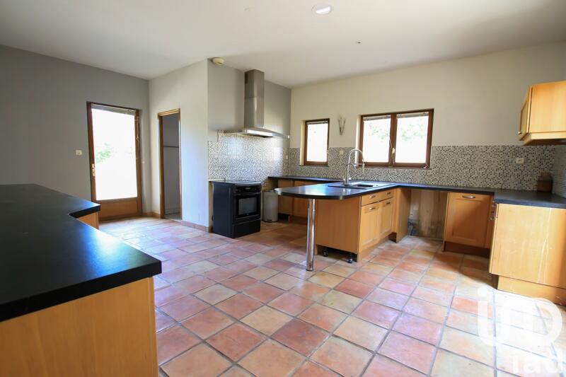 Maison - 440 m² - 13 pièces