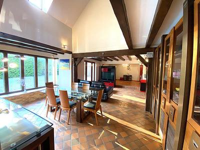Maison - 368 m² - 6 pièces