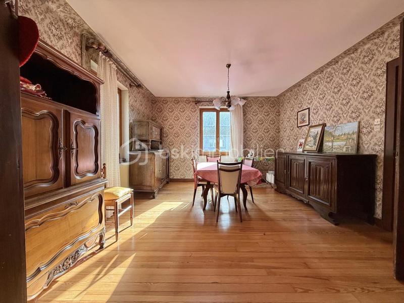 Maison traditionnelle - 210 m² - 10 pièces