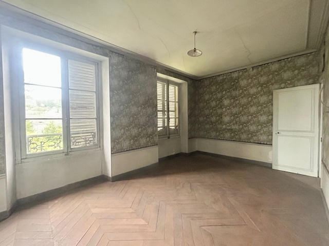 Propriété - 246 m² - 7 pièces