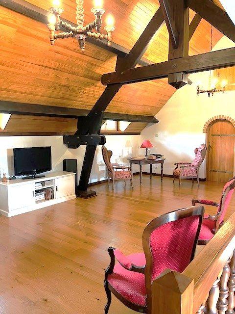 Maison - 231 m² - 8 pièces