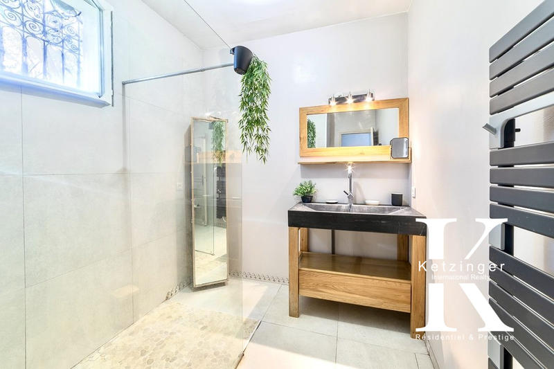 Maison - 249 m² - 8 pièces