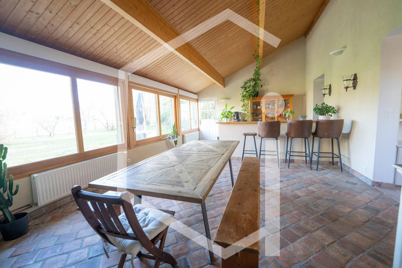 Maison - 240 m² - 9 pièces