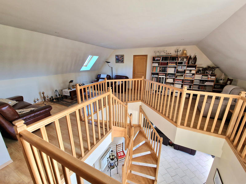 Maison - 270 m² - 6 pièces