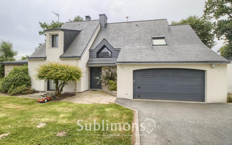 Maison - 235 m² - 8 pièces