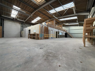 Entrepôt - 350 m²