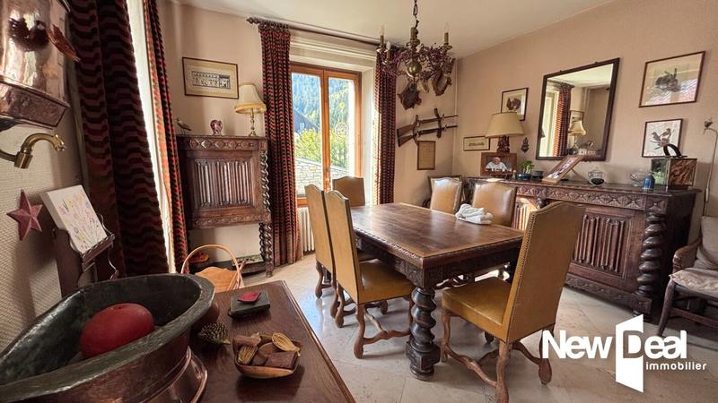 Maison - 282 m² - 8 pièces