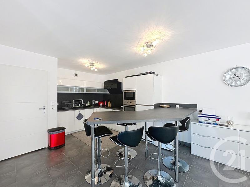 Appartement - 98 m² - 4 pièces