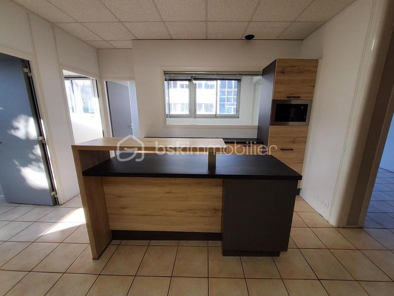 Bureau - 147 m² - 8 pièces