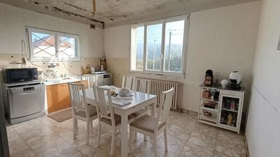 Maison - 90 m² - 5 pièces