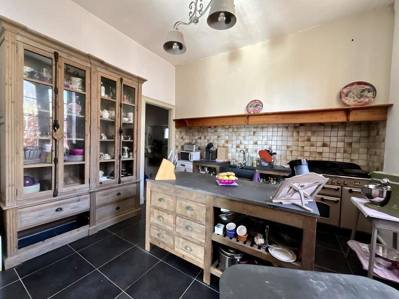 Maison - 210 m² - 6 pièces