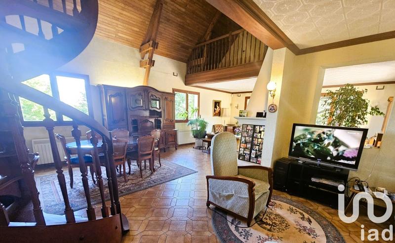 Maison - 225 m² - 8 pièces